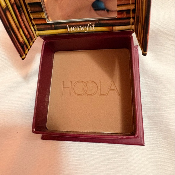 Benefit Hoola Bronzer - Brown deep - Picture 3 of 4